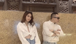 Diện áo sơ mi thả phanh cúc, Ngọc Trinh bị chê 'vòng một trồi sụt thất thường'