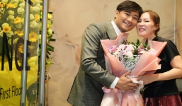 Làm thơ 'con cóc' đáp lễ Quý Bình ngày 8/3, nữ đại gia U50 chốt câu cuối khiến nhà chồng háo hức chờ tin vui