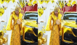 Màn nhận xe chói mắt nhất từ trước tới nay: Trang phục chủ nhân với 'xế hộp' phải ton sur ton mới chịu