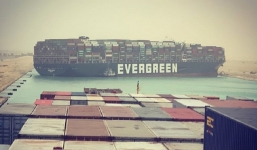 Mắc cạn trên kênh đào Suez, tàu container khổng lồ chặn đứng dòng hàng hóa gần 10 tỷ USD/ngày