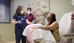 Người phụ nữ quyết định cắt bỏ bộ móng tay dài hơn 7 mét sau 30 năm nâng niu