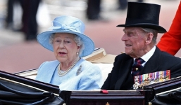 Hoàng thân Philip, chồng Nữ hoàng Elizabeth II, qua đời ở tuổi 99