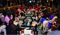 TP.HCM cấm tập trung trên 30 người nơi công cộng, dừng hoạt động trung tâm tiệc cưới