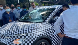 Xe điện VinFast VF e34 ngụy trang kín mít để chạy thử tại Hà Nội