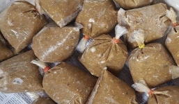 Sự thật về loại cua đá, cua đồng xay sẵn đông lạnh bán với mức giá rẻ giật mình