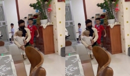 Clip 2 bé trai ùa ra đón bố đi trực chống dịch trở về khiến nhiều người rưng rưng