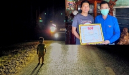 Tài xế gõ cửa từng nhà giúp đỡ bé gái đi lạc lúc 1h sáng tiếp tục được tôn vinh