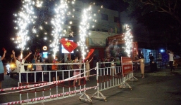 Người dân sống quanh bar New Phương Đông reo hò, vui như Tết trong đêm gỡ phong tỏa