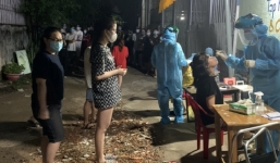 TP.HCM đề nghị người dân hạn chế ra khỏi nhà, cấm tập trung trên 10 người 