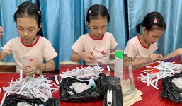 Bé gái 9 tuổi cần mẫn làm 500 món quà gửi đến các nhân viên y tế ở tâm dịch Bắc Giang