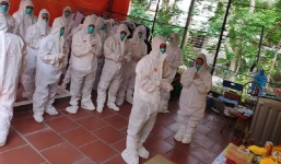 Nữ điều dưỡng ở Bắc Giang không thể về chịu tang mẹ khiến nhiều đồng nghiệp xót xa