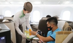 Chuyện giờ mới kể: Hé lộ suất ăn đặc biệt của ĐT Việt Nam trên chuyến bay sang Dubai