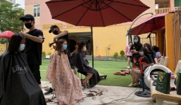 Chủ salon cắt tóc miễn phí cho y, bác sĩ ở Bắc Giang: Chỉ mong các 'chiến binh áo trắng' có mái tóc gọn hơn để tiện làm việc