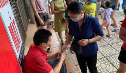 Tài xế container đánh lái cứu 2 người, ủi bay cột điện 220KV và 13 xe máy xin dừng nhận tiền hỗ trợ