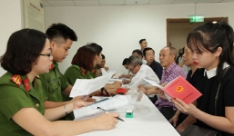 Bộ Công An hướng dẫn những trường hợp sẽ thu hồi sổ hộ khẩu giấy từ ngày 1/7
