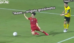 CĐV Malaysia tỉ mỉ dựng lại tình huống trong game để mỉa mai cú 'vấp cỏ' của Văn Toàn