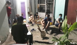 Tụ tập xem bóng đá giữa mùa dịch, chủ nhà và 6 người thuê trọ bị phạt 105 triệu đồng