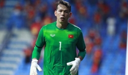 Xin lỗi vì để thua UAE, thủ môn Tấn Trường được CĐV vỗ về: 'Các anh đã quá vất vả và mệt mỏi rồi'