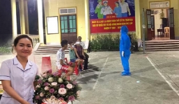 Xúc động câu chuyện nữ y tá vô tình gặp bố mẹ chồng và 2 con ở điểm lấy mẫu xét nghiệm