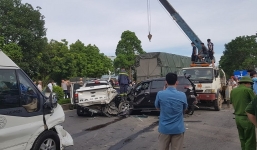 Thanh Hoá: Xe bồn lao thẳng vào các xe dùng đèn đỏ, 7 ô tô bị hư hại nghiêm trọng