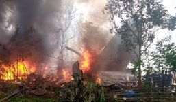 Máy bay quân sự chở ít nhất 85 người của Philippines bị rơi sau khi trượt khỏi đường băng