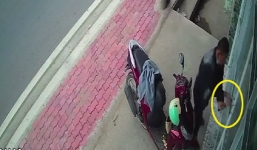 Tên trộm nhốt chủ nhà rồi 'cuỗm' luôn xe máy SH quên rút chìa khóa để trước cửa