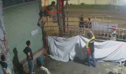 Mặc váy ngắn vượt rào 3m của khu phong toả, vài phút sau cô gái trẻ nhận cái kết 'muối mặt'