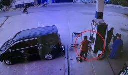 Tài xế đi xe Innova giở 'trò bẩn' khiến nhân viên trạm xăng phải đền 500k