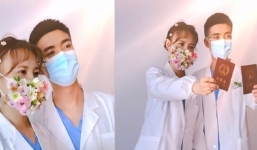 Cặp đôi bác sĩ chụp ảnh cưới theo phong cách mùa dịch, dân tình tấm tắc khen ngợi