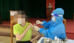 Thông tin mới vụ cô giáo tiêm 2 mũi vắc xin trong 10 phút, còn muốn tiêm 4 mũi
