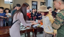 Lùm xùm Thủy Tiên làm từ thiện: Công an đã mời một số người có liên quan tới làm việc