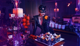 Lý Nhã Kỳ hóa miêu nữ Catwoman đầy gợi cảm trong đêm Halloween