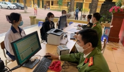 Thu nhận hàng nghìn hồ sơ cấp căn cước công dân gắn chip cho học sinh tại điểm tiêm chủng