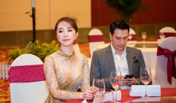 Quỳnh Nga quyến rũ tựa nàng tiên cá, sánh đôi bên Việt Anh dự sự kiện