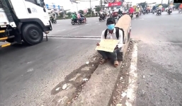 Xin tiền về quê ngày cận Tết, thanh niên vứt cả biển hành nghề bỏ chạy khi bị vạch mặt