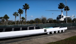  Cận cảnh chiếc xe ô tô dài nhất thế giới, trang bị cả hồ bơi, bãi đáp trực thăng