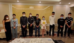 Tiệc cưới vừa kết thúc, chú rể cùng nhóm bạn rủ nhau 'bay lắc' trong khách sạn