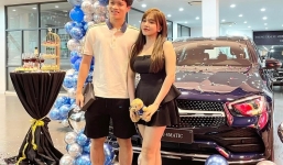 Vừa phải 'nộp' HCV SEA Games 31, Hoàng Đức lại bẽn lẽn dắt bạn gái đi tậu 'xế hộp' hơn 2,5 tỷ