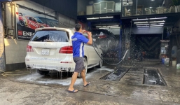 Cận Tết, giá rửa xe tăng không phanh lên mức ngất ngưởng
