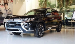 Mitsubishi Outlander mới cứng bị biến thành 'xe điên' trong tích tắc, 7 người thương vong 