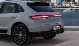 Mẫu Porsche rẻ nhất tại Việt Nam và vụ lùm xùm vẫn chưa có hồi kết