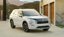 Mitsubishi Outlander ‘phá giá’, bán rẻ nhất phân khúc nhằm vượt mặt Honda CR-V