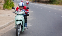 Hướng dẫn mẹo điều khiển xe máy tiết kiệm xăng nhất: 1 lít cho quãng đường 100km