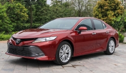 Bộ đôi sedan của Toyota giảm giá cực sâu, VinFast Lux nguy cơ bị bỏ lại phía sau