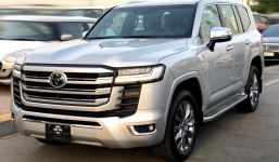 Toyota Land Cruiser MBS 2022 mời chào khách Việt bằng một loạt trang bị đẳng cấp