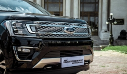 Cận cảnh Ford Expedition Platinum Max đang bán chính hãng tại Campuchia, cuốn hút đại gia Việt