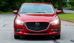 Mazda3 3 năm tuổi có giá bán lại ngang xe sang Mercedes-Benz: Nhiều chi tiết đáng tiền