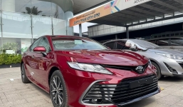 Cận cảnh Toyota Camry 2022 đã có mặt tại đại lý Việt Nam, sẵn sàng phục vụ khách hàng