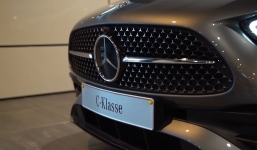 Mercedes-Benz C300 AMG 2022 sắp về Việt Nam sở hữu trang bị ‘xịn’ hơn dòng S-Class