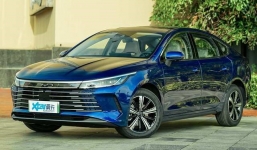 Mẫu xe điện sedan hạng C ra mắt với nội thất hiện đại, quyết đấu Tesla